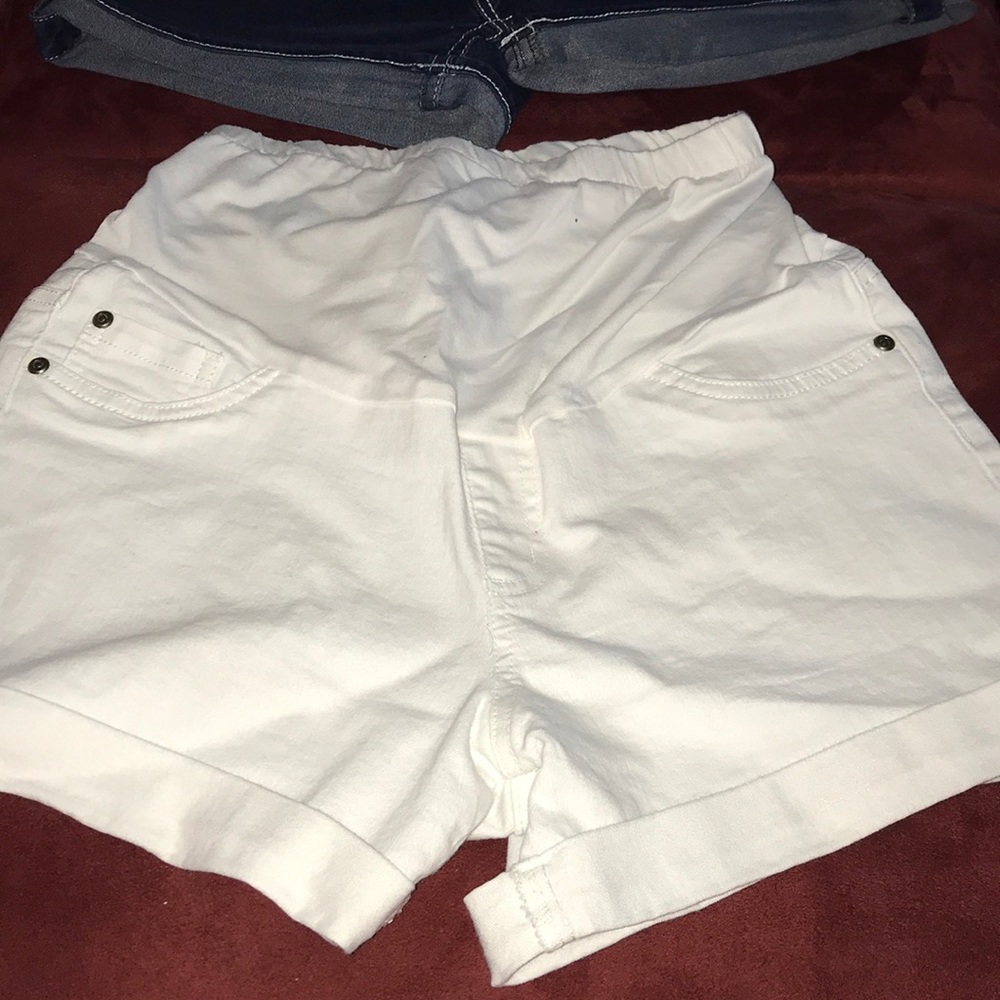 Maternity shorts